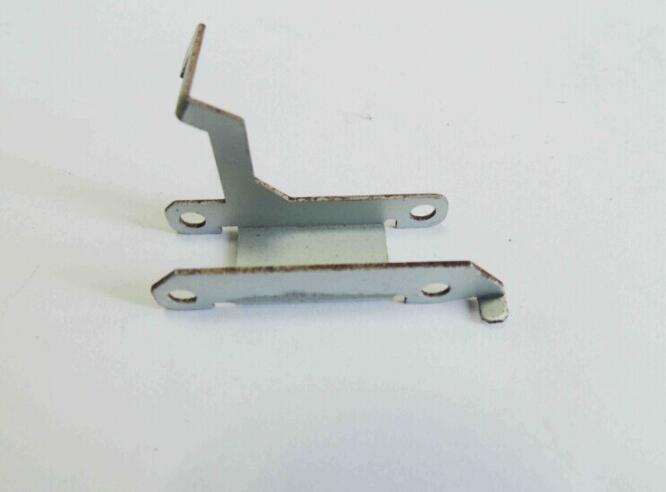 五金沖壓件中如何對五金彈片的性能來選擇金屬材料呢？